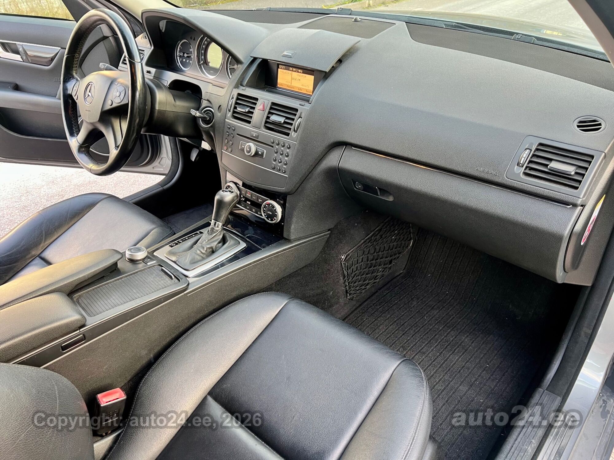 Mercedes-Benz C-Class 2010 — photo 8