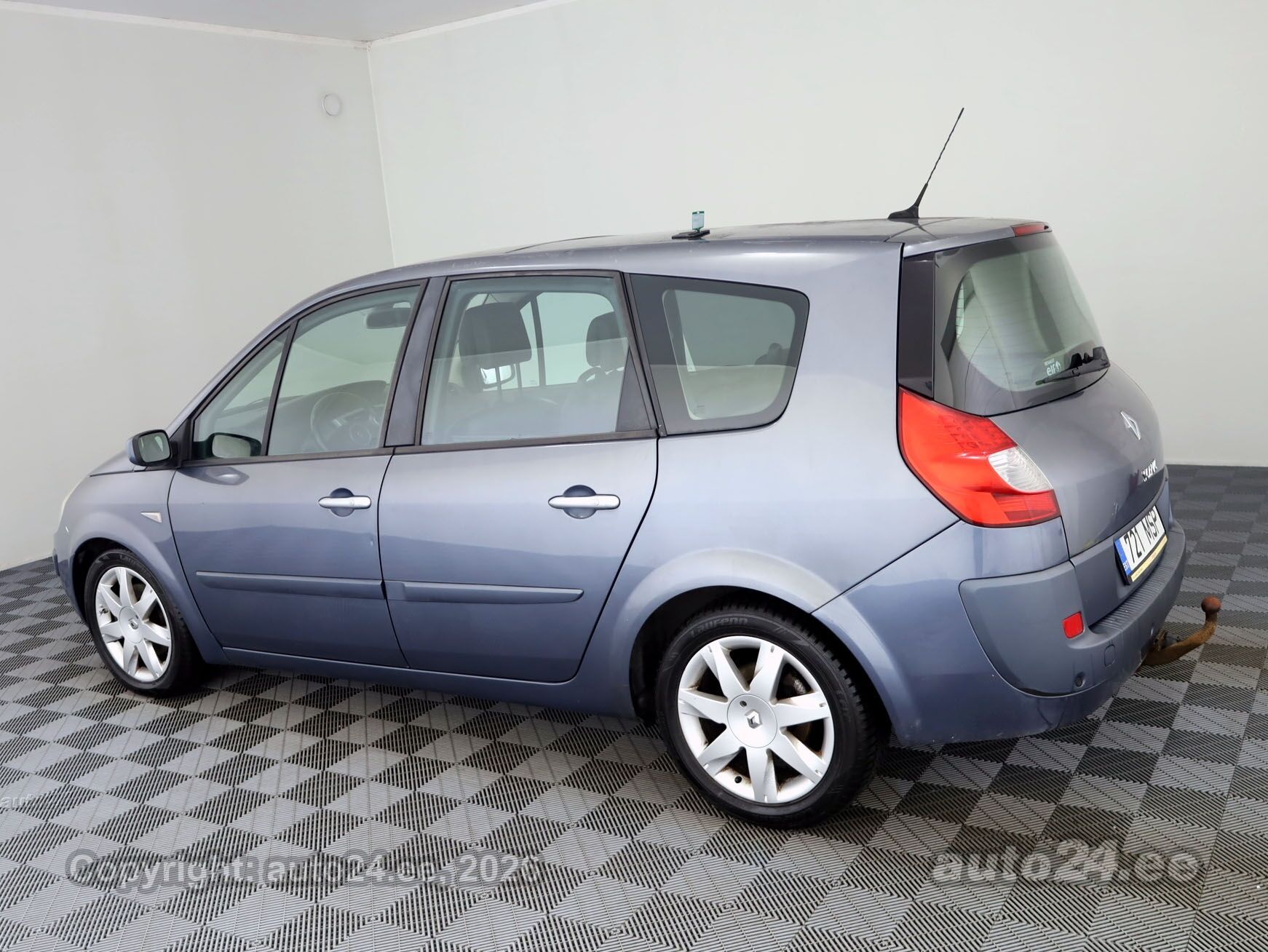 Renault Scenic 2008 — engine 1995 cm³ (110 kW)