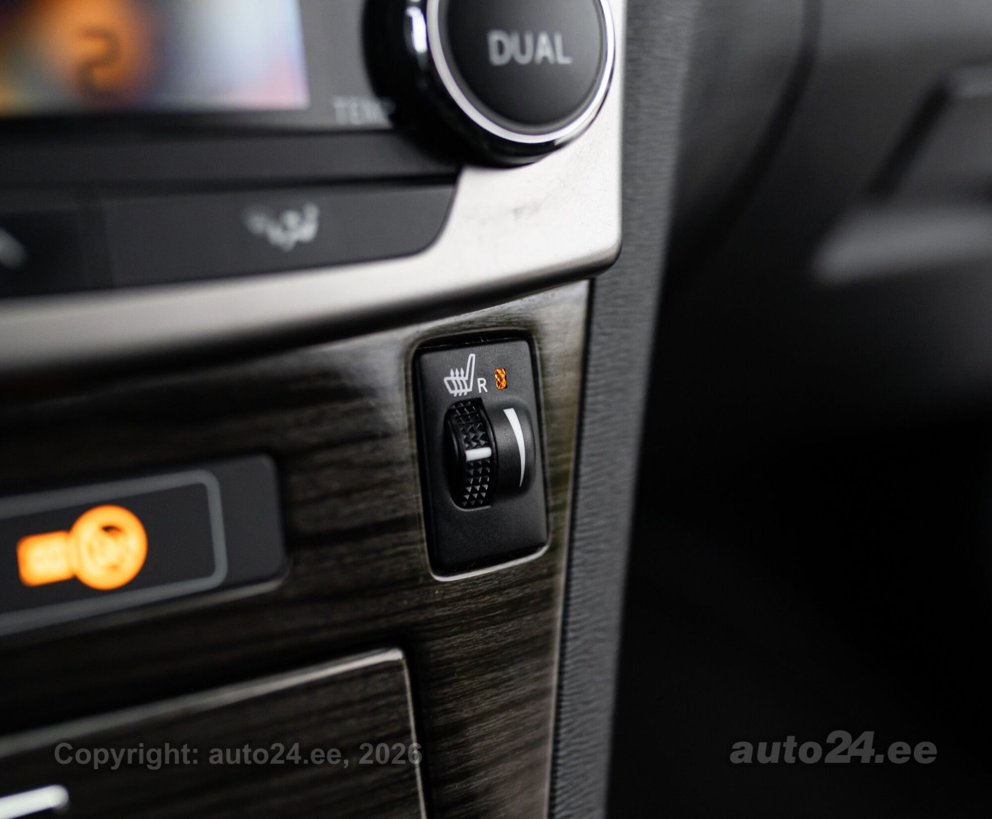 Toyota Avensis 2012 — photo 17