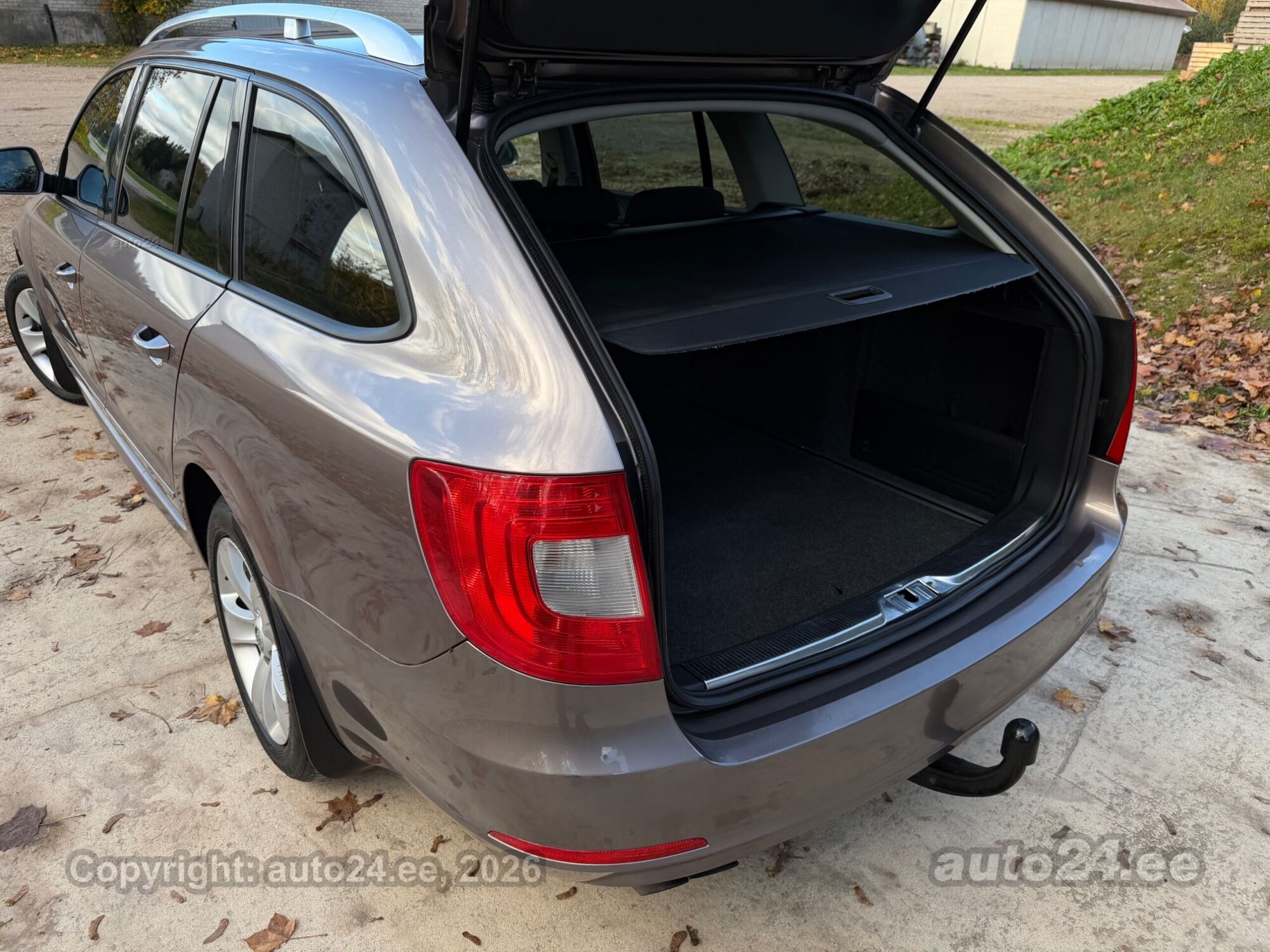 Skoda Superb 2011 — photo 24