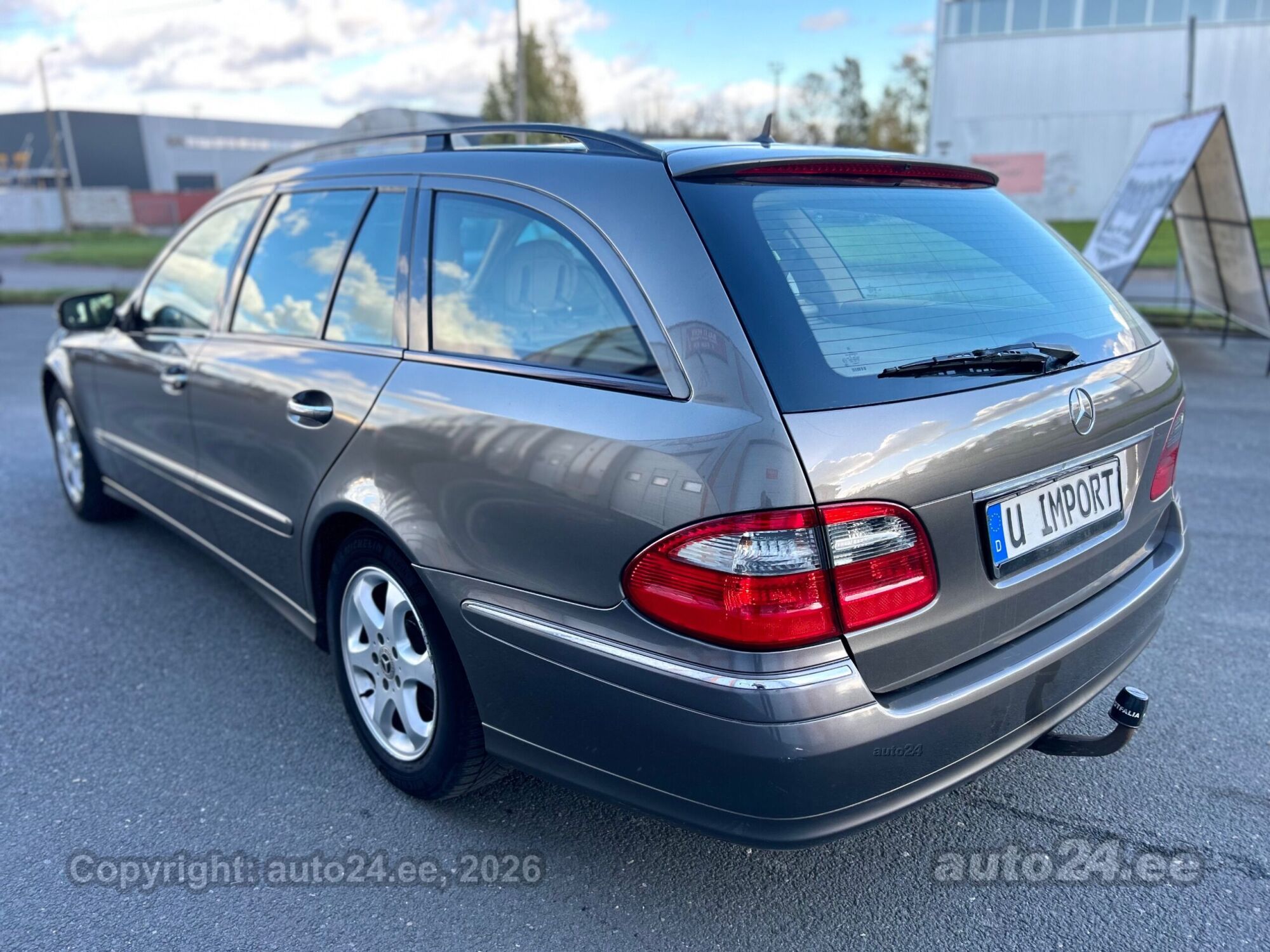 Mercedes-Benz E-Class 2006 — photo 7