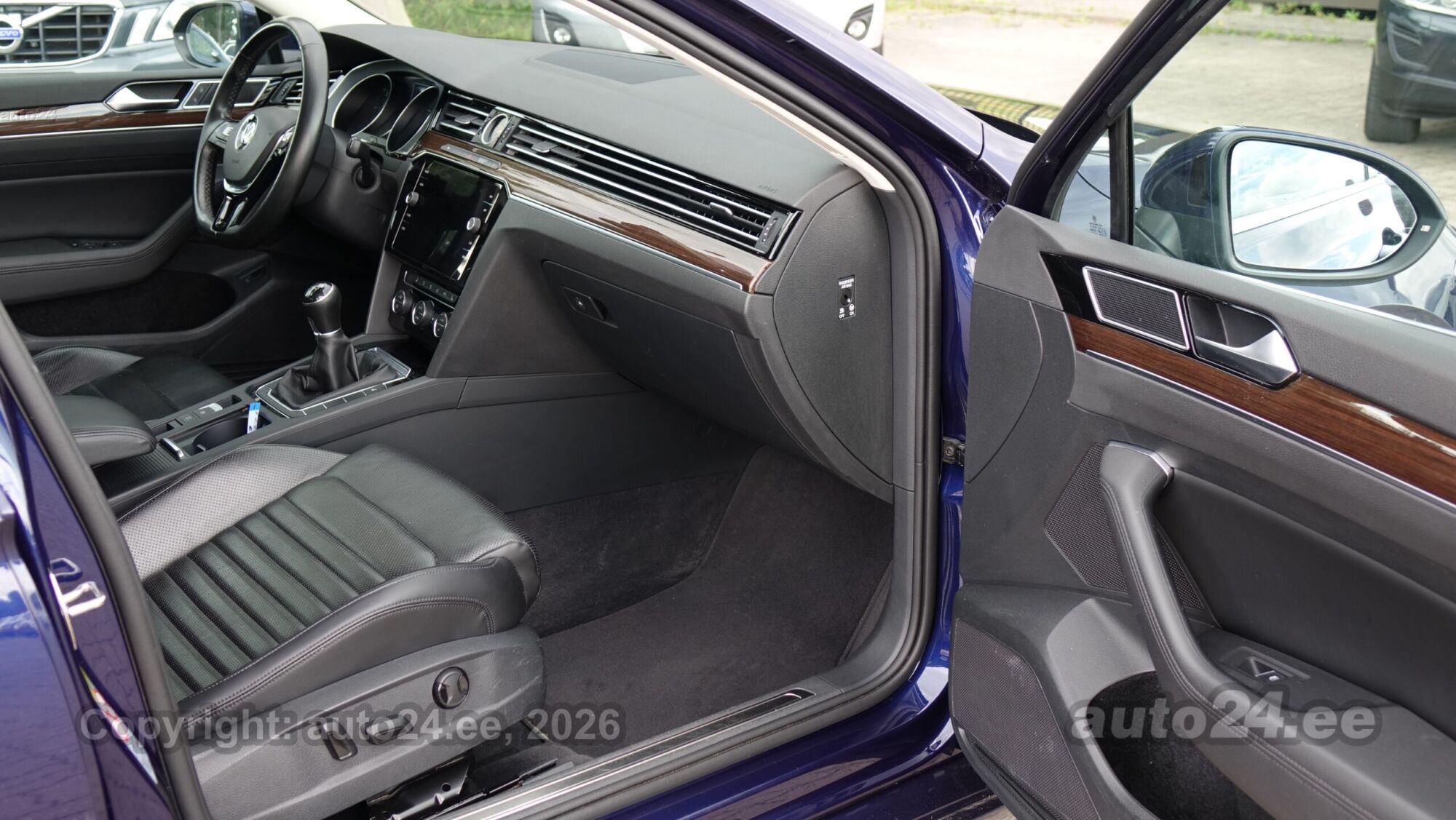 Volkswagen Passat 2018, photo 3/10