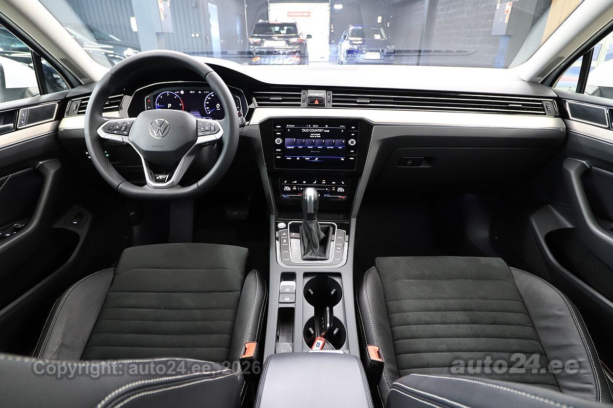 Volkswagen Passat 2022, photo 7/10