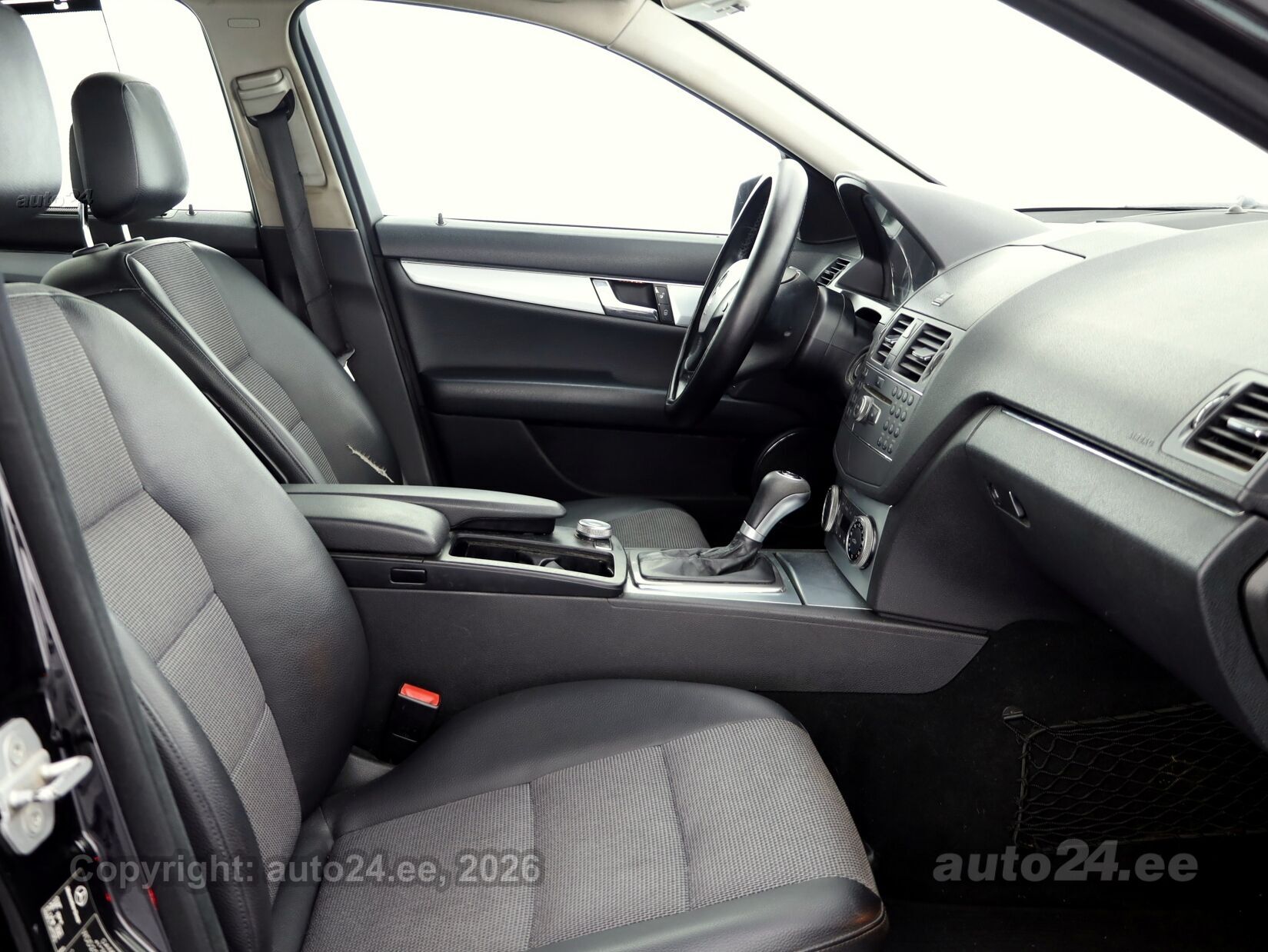 Mercedes-Benz C-Class 2009 — photo 6