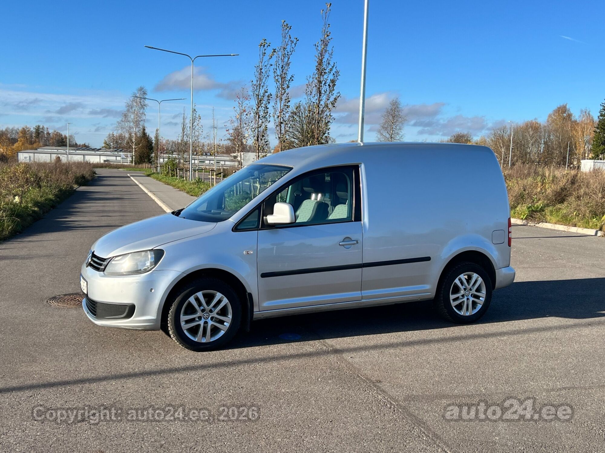 Volkswagen Caddy 2010 — rear view