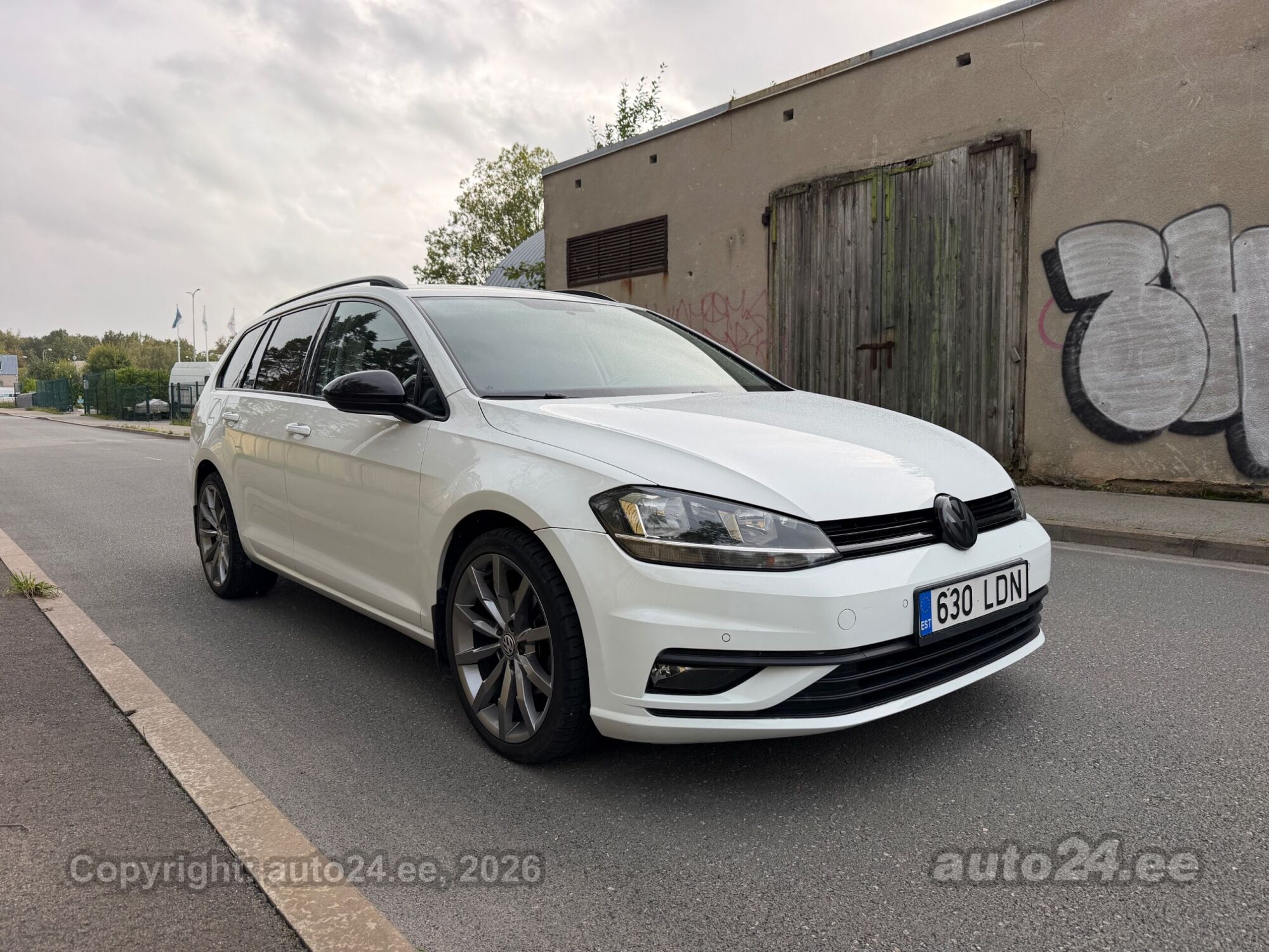Volkswagen Golf - 2