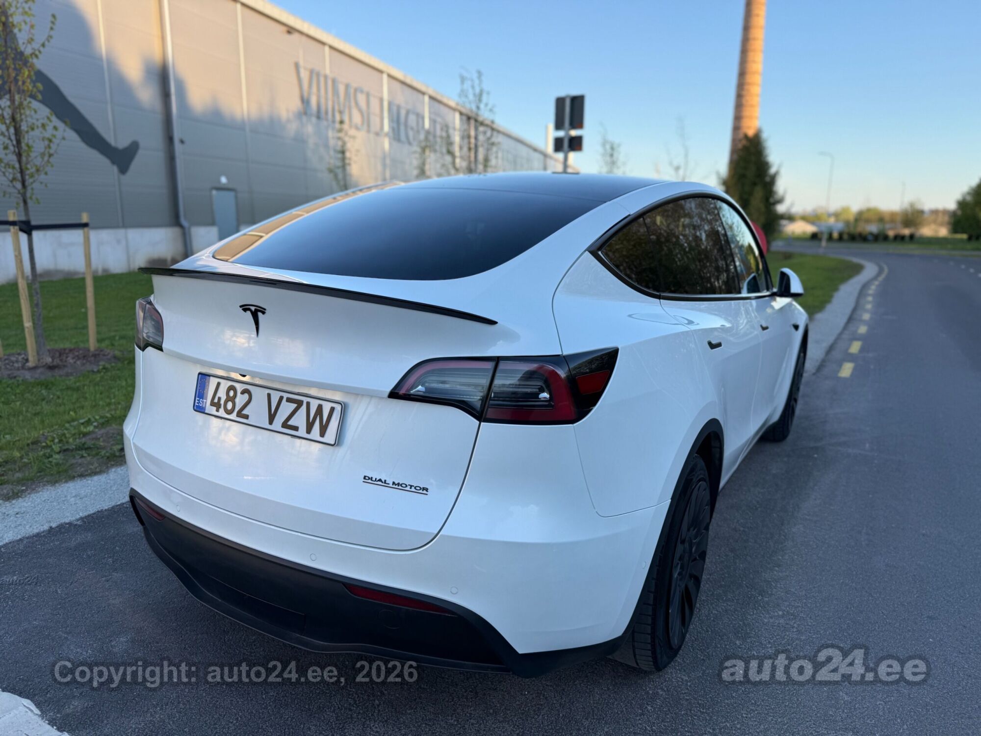 Tesla Model Y - 7
