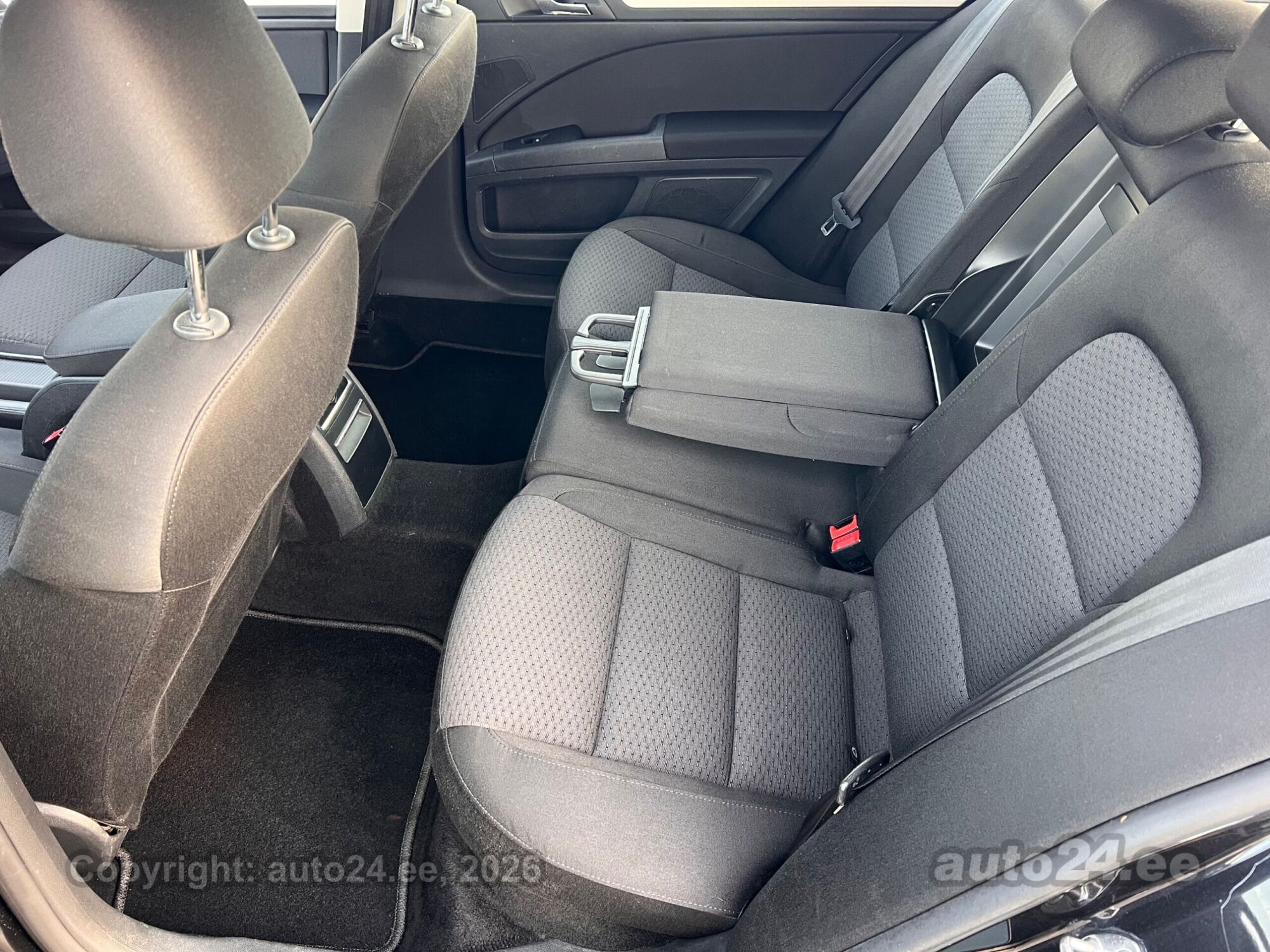 Skoda Superb 2013 — photo 11