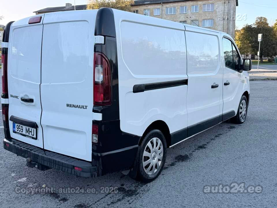 Renault Trafic 2015 — салон