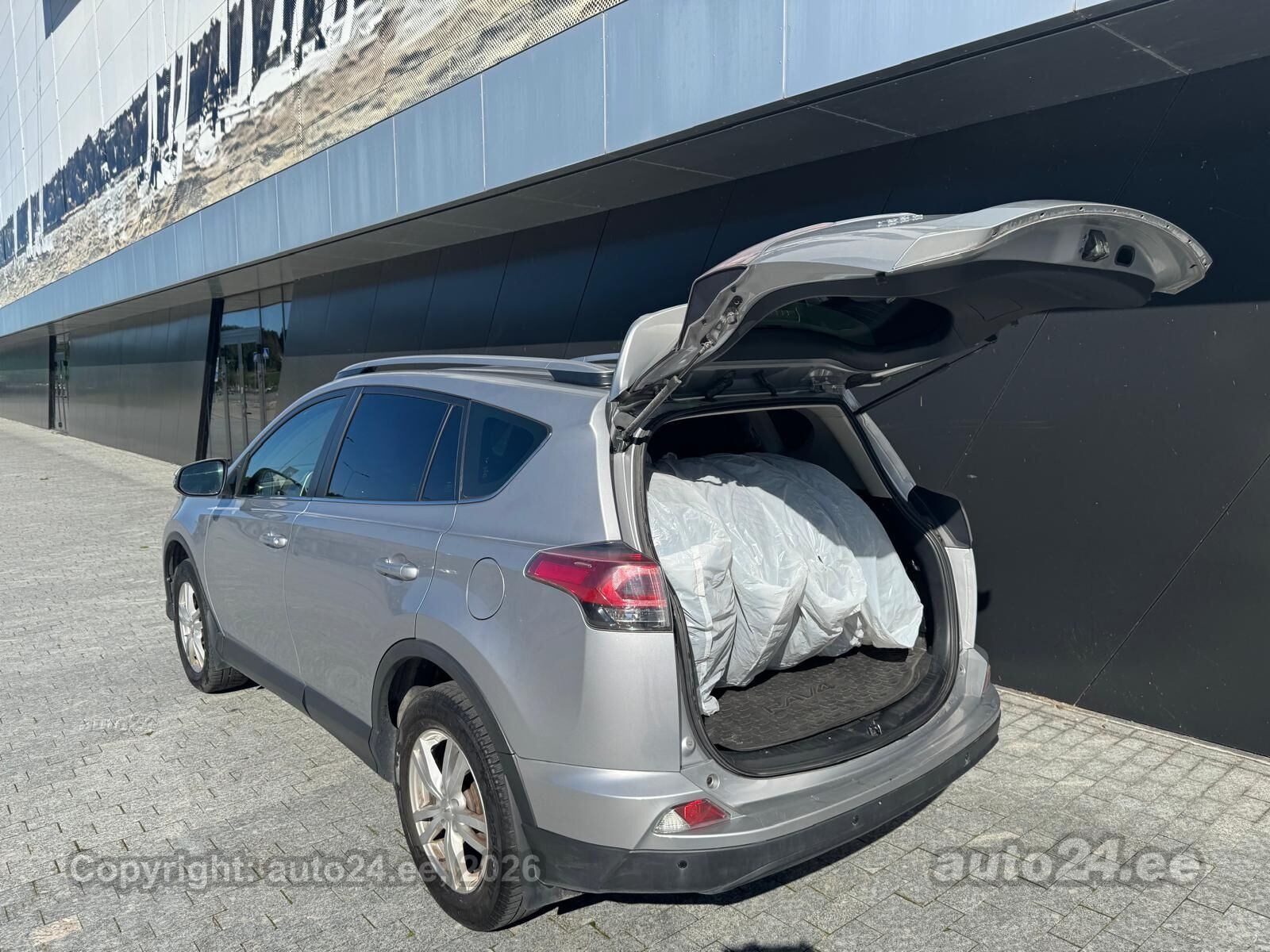 Toyota RAV4 - 8