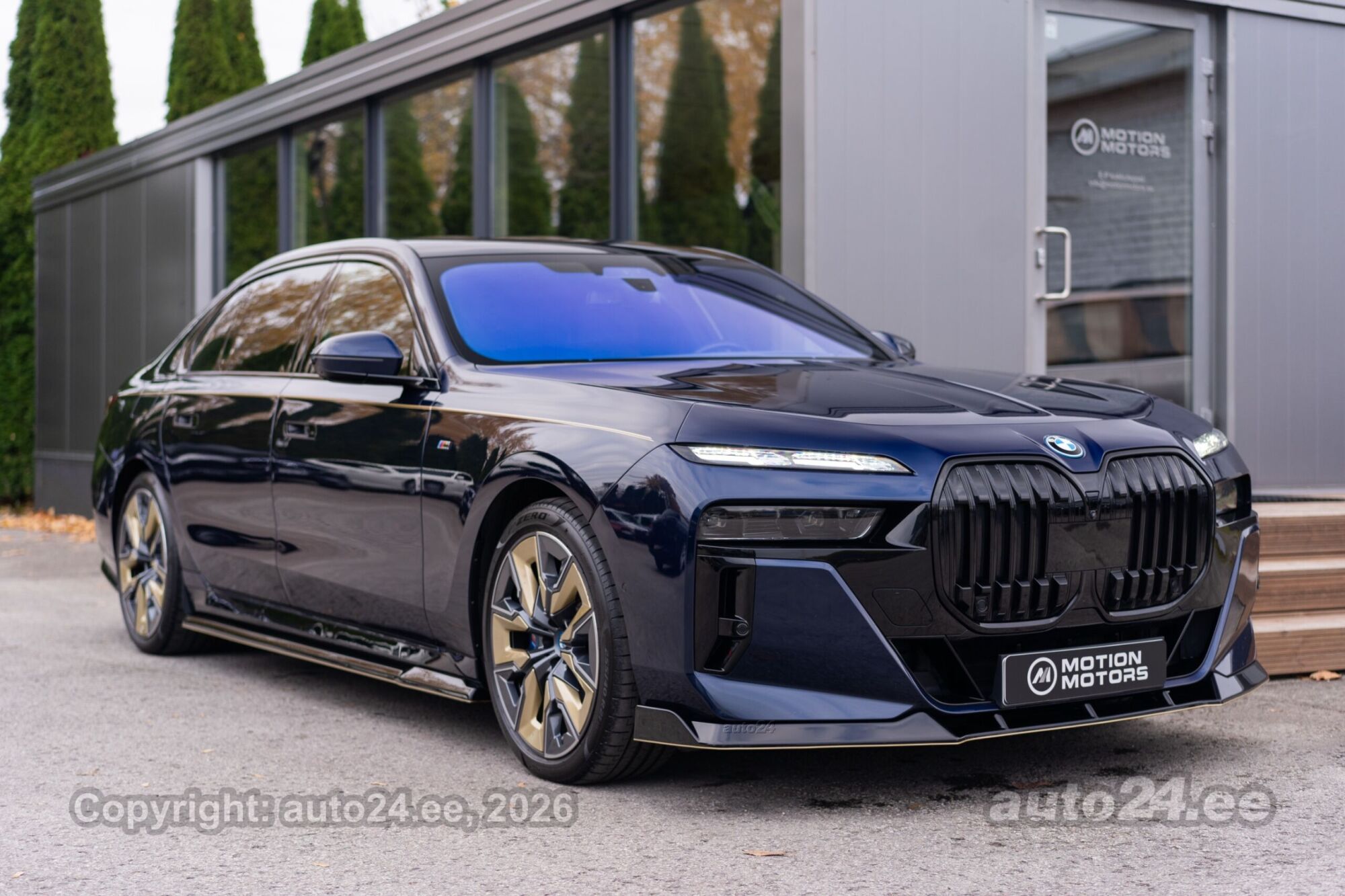 BMW i7