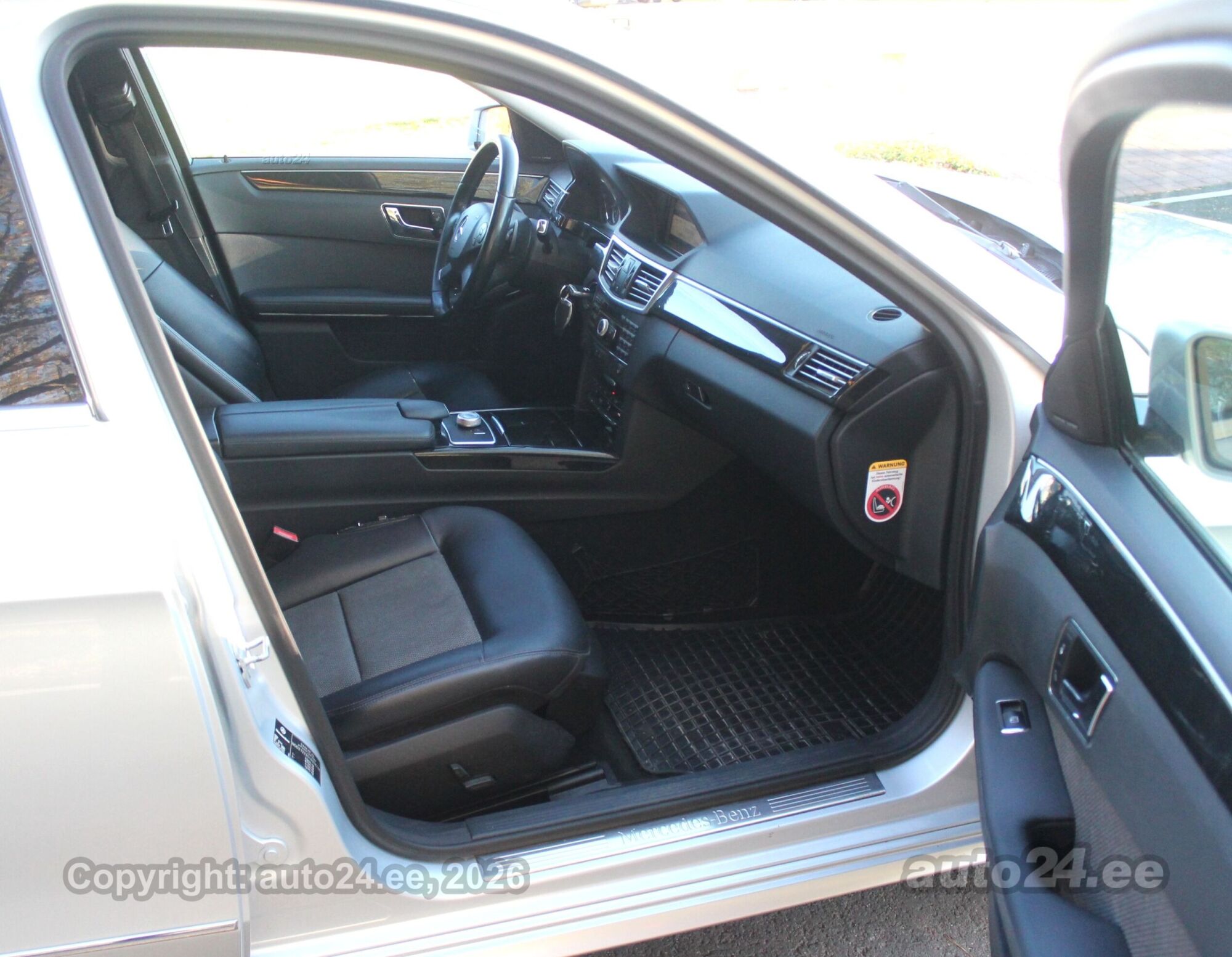 Mercedes-Benz E-Class 2010 — photo 13