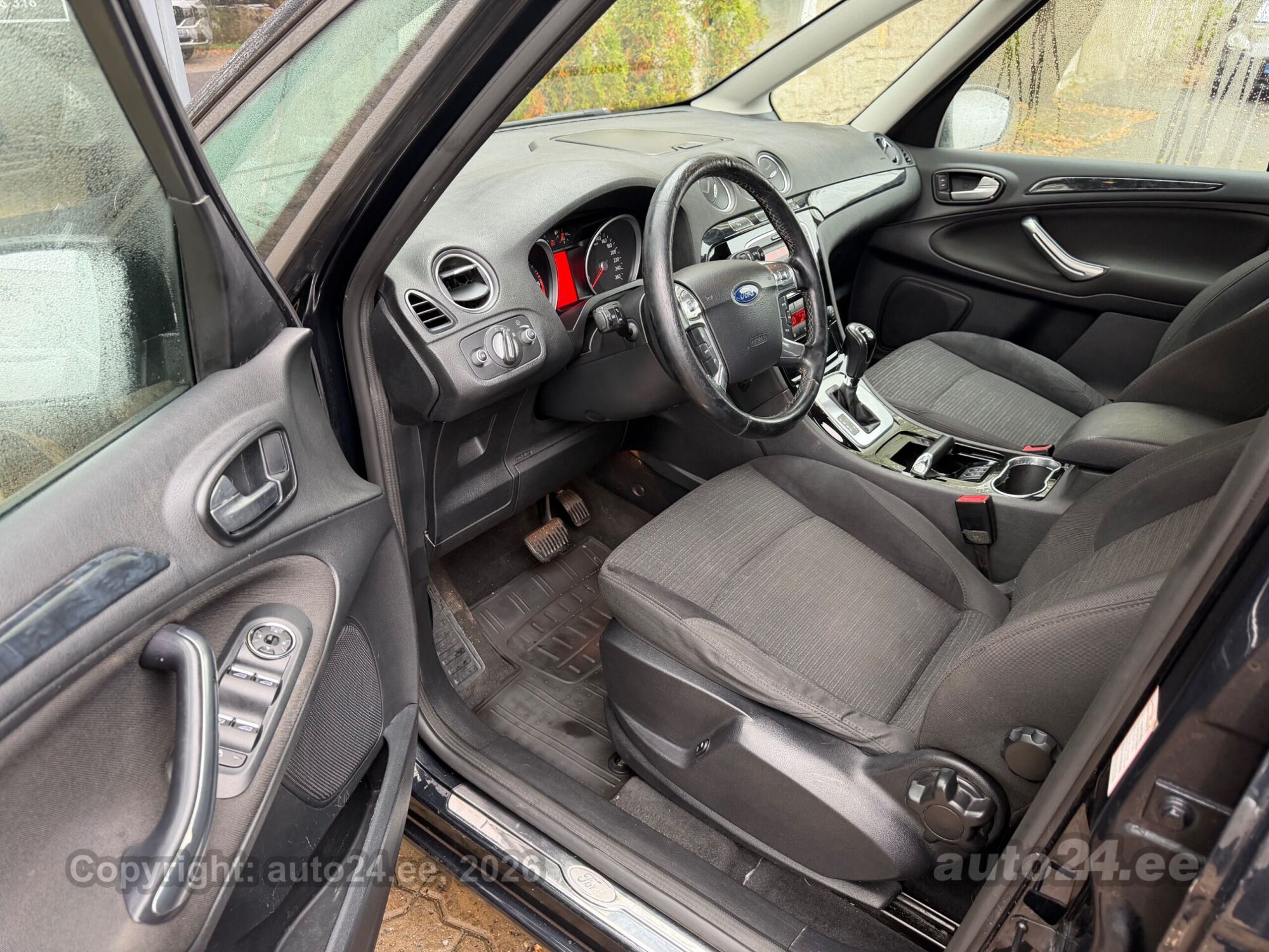 Ford Galaxy 2012 — interior