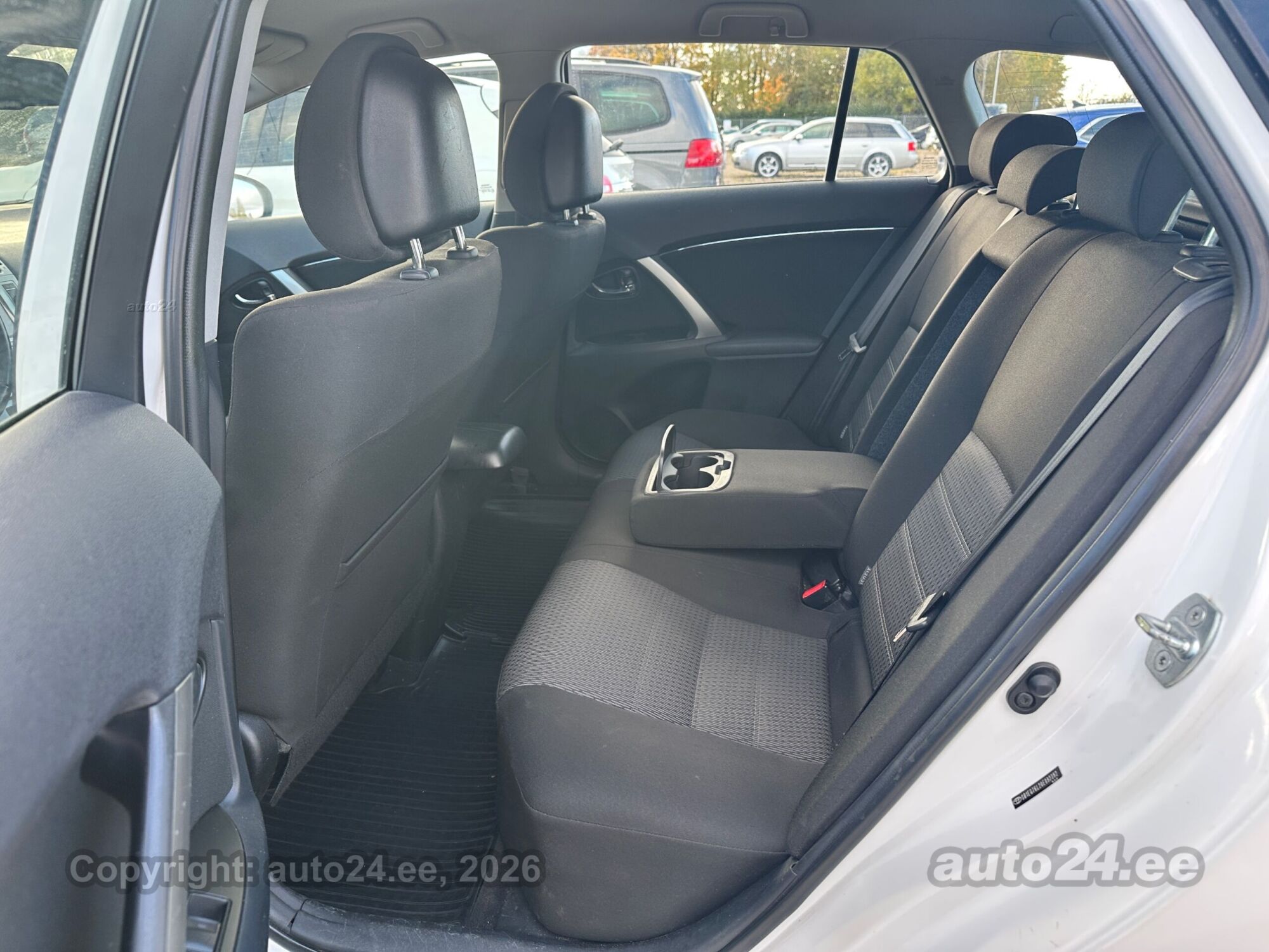 Toyota Avensis 2013 — photo 12