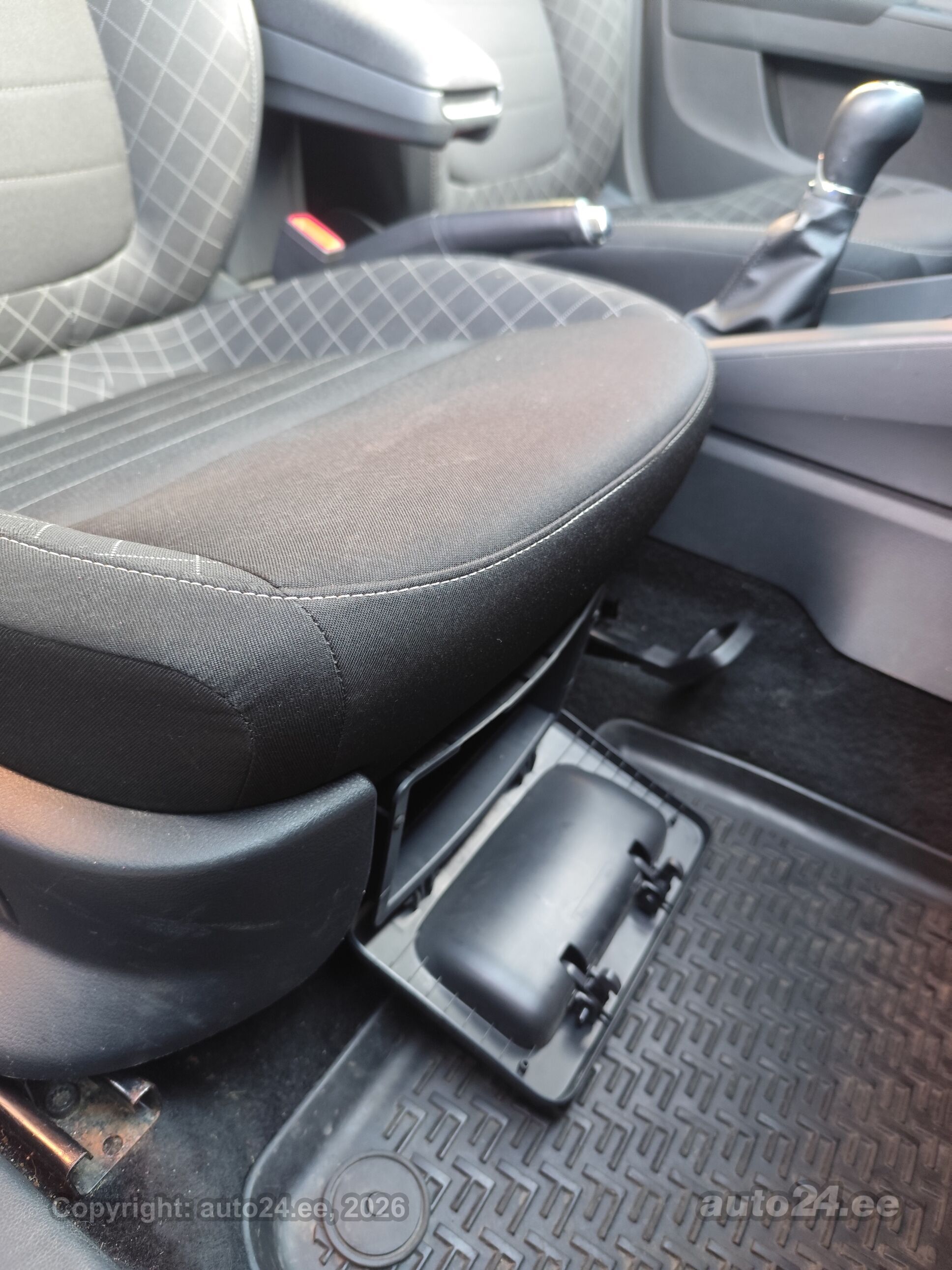 Skoda Fabia 2015 — фото 14
