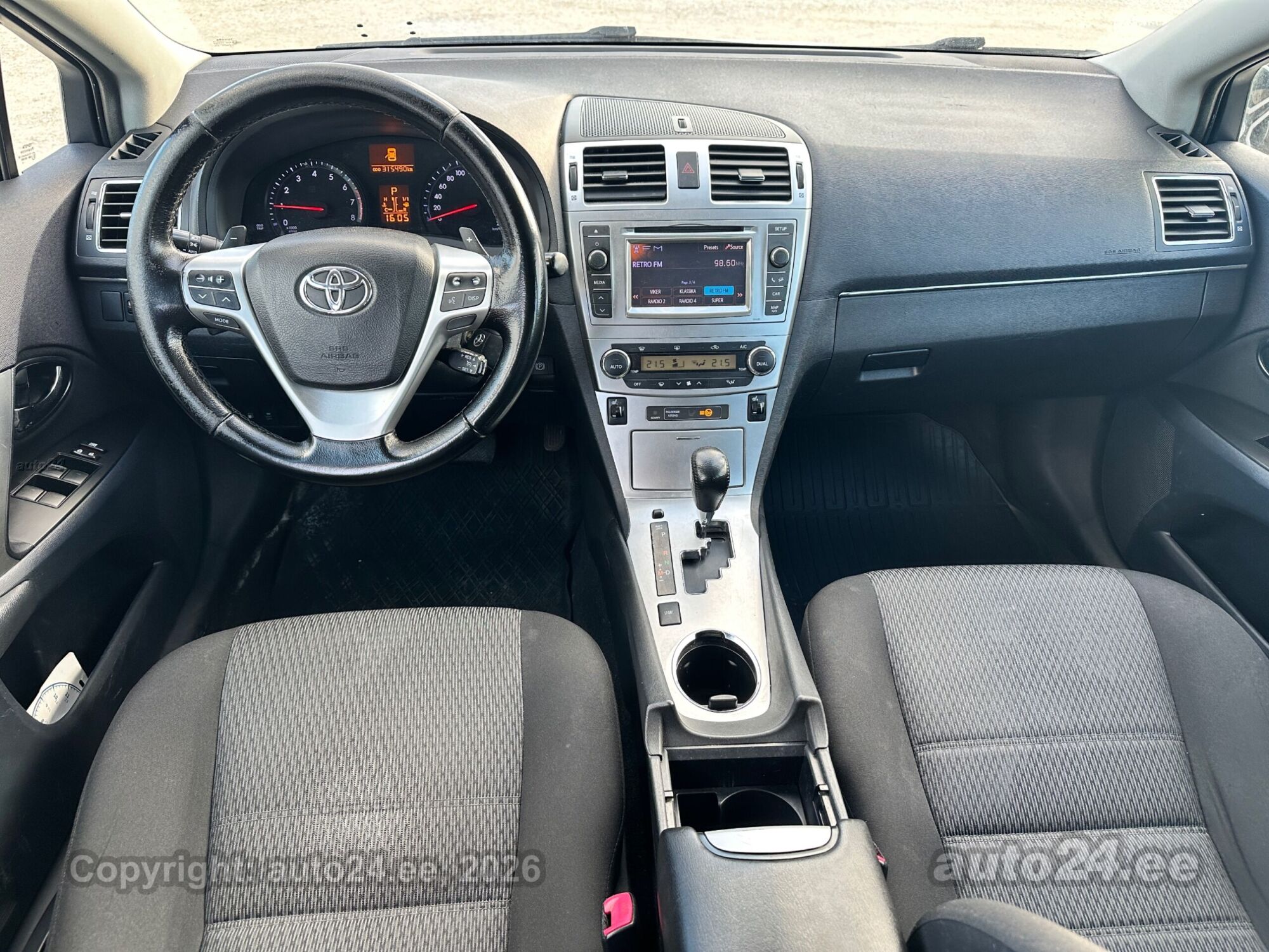 Toyota Avensis 2013 — photo 10
