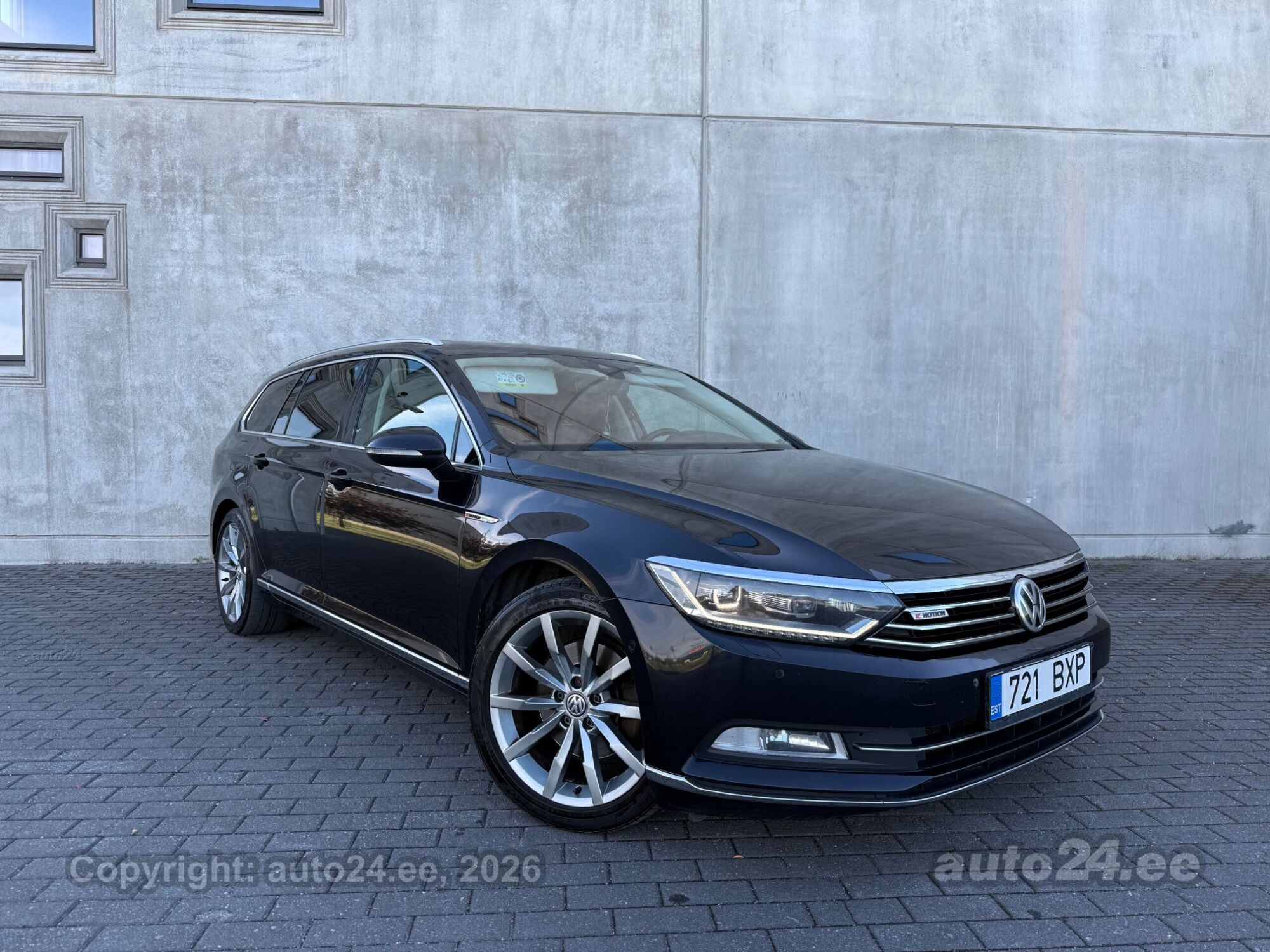 Volkswagen Passat - 1
