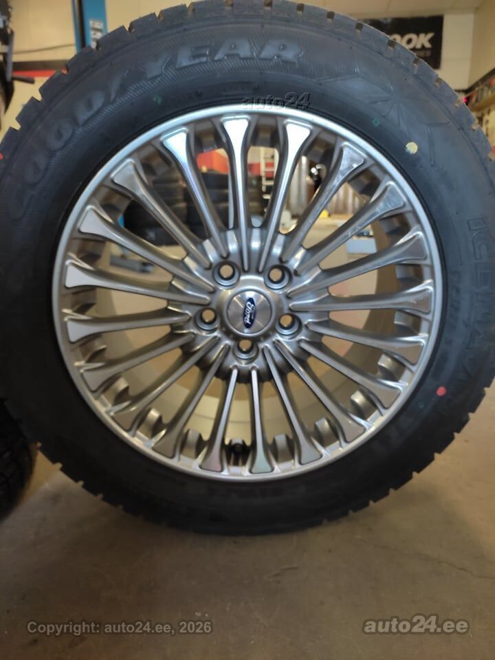 GOODYEAR GOOD YEAR ICE NAVI 6 215/60R17 バリ溝！ ICE NAVI6 215 