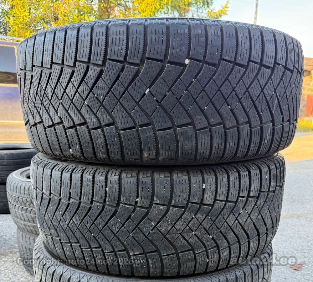 235/55R17   Pirelli Ice Zero – foto 1