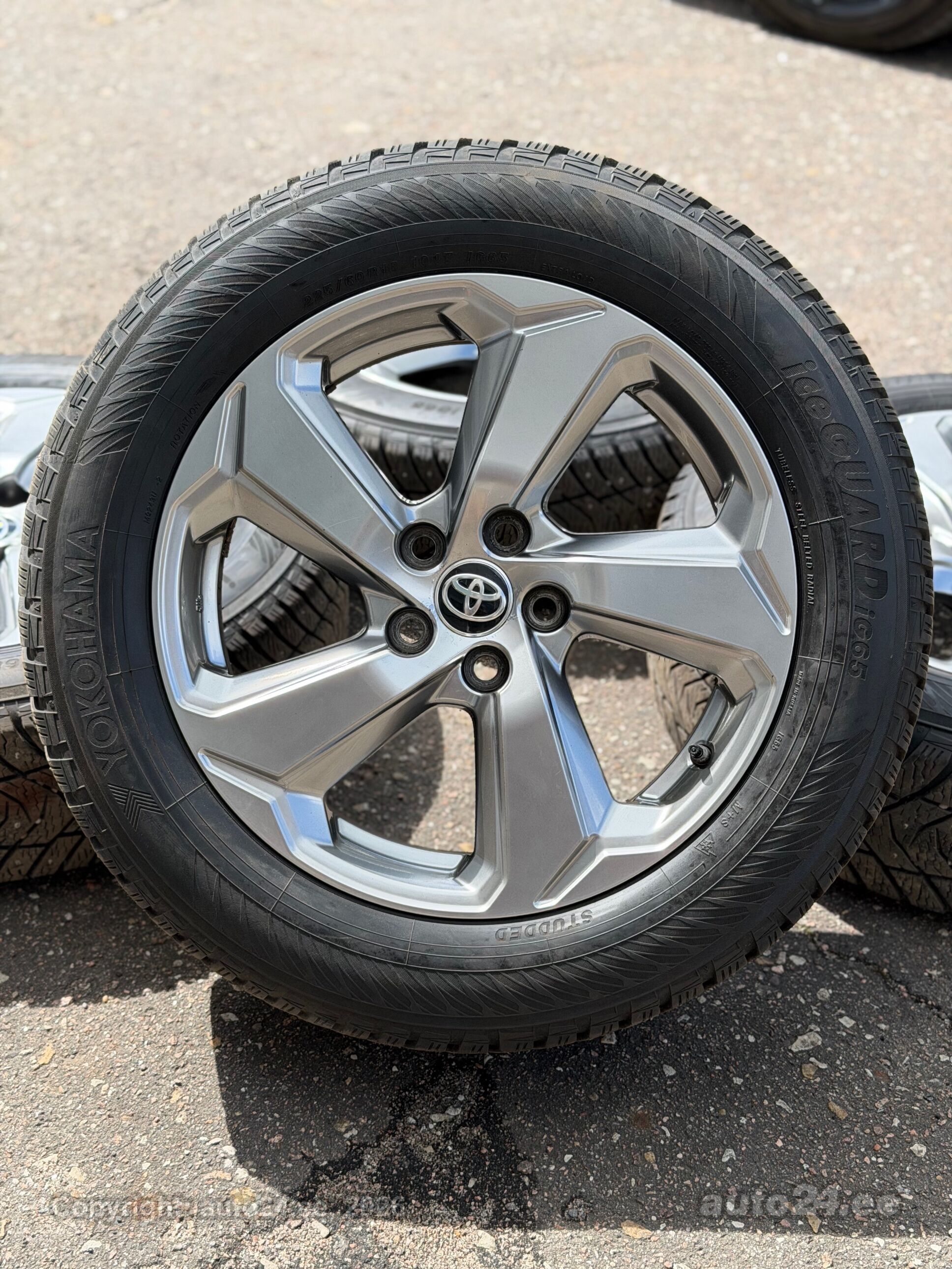 225/60R18 RAV4 Originaal Toyota Yokohama Iceguard IG65 7.5mm