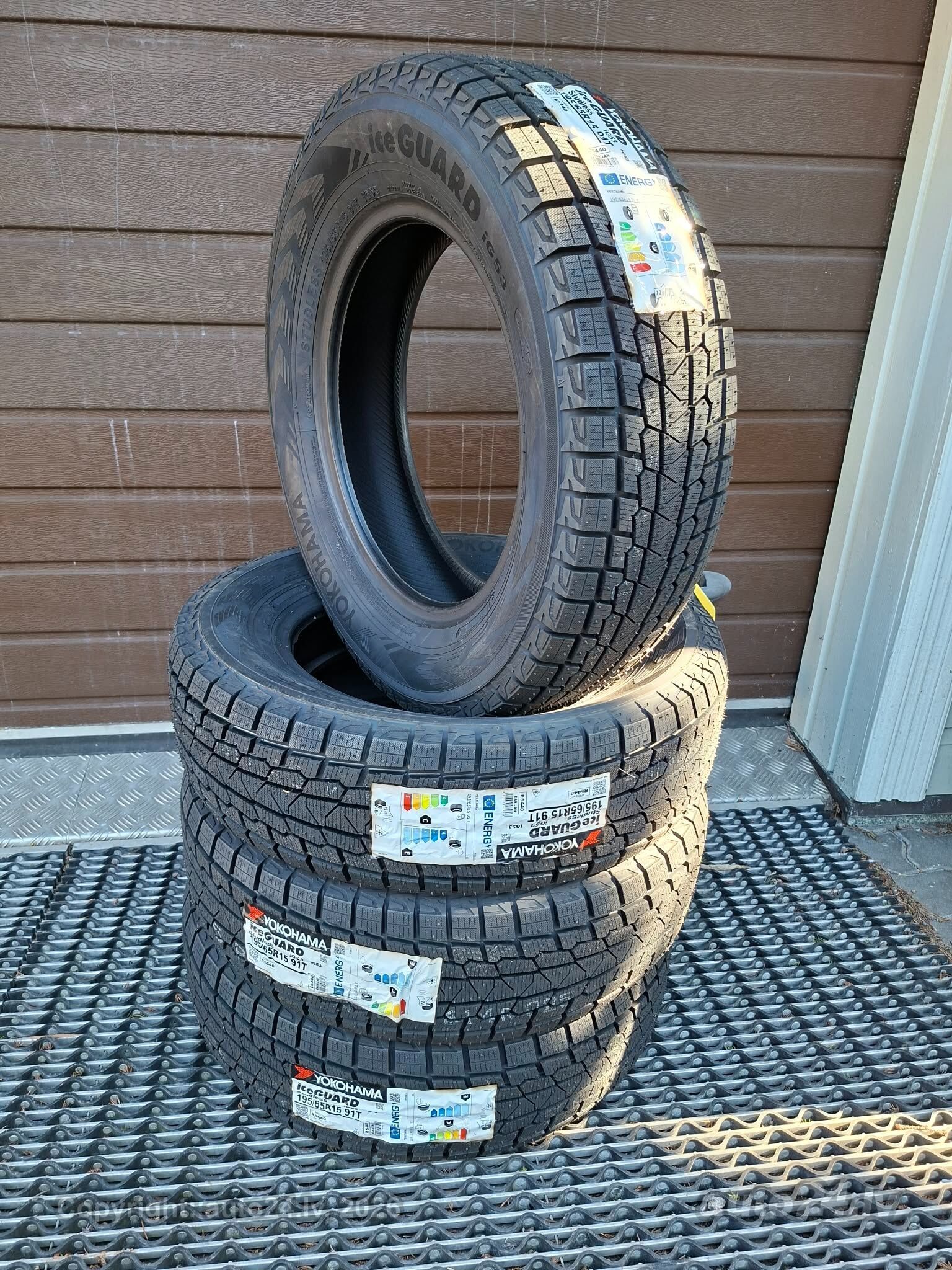 195⁄65R15 91T Yokohama iceGUARD Tire Winter BSW Passenger IG53