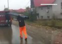 VIDEO: Korraliku käru puudumine sunnib olema leidlik