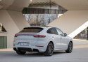 Porsche pikendas Cayenne´i pistikuhübriidide sõiduulatust
