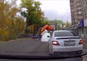 VIDEO: Seguautoga maa alla