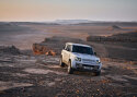 Land Rover toob turule uue Defenderi, kuhu mahub kuni kaheksa reisijat