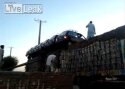 VIDEO: Nii veetakse uusi autosid Pakistanis