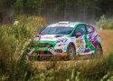 Kolm noort rallimeest kõrge sihiga silme ees