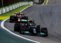 Bottas võitis sprindi, Hamilton sai karistada