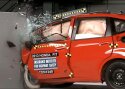 Väikeautod põrusid väikese ülekattega avariitestis