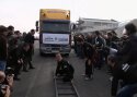 VIDEO: Grusiinlane tõmbas kõrvaga paigalt veoauto