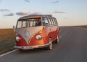 Volkswagen pani hipibussile elektrimootori