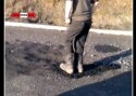VIDEO: Tänavaid saab parandada ka kirsadega trampides