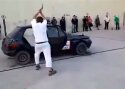 VIDEO: Uus spordiala: autode poolitamine kirvega