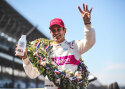 Indianapolise 500 miili sõidu võitis Helio Castroneves