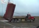 VIDEO: Osav juht laeb koorma ka ilma kraanata
