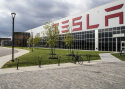 Tesla tõmbab uut tehast koomale