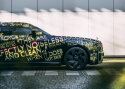 Rolls-Royce tutvustas oma esimest elektriautot, mille nimi manab silme ette James Bondi