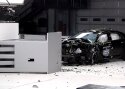 VIDEO: Chrysler 300 oli hädas väikese ülekattega avariitestiga
