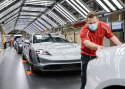 Porsche tootmisel hoitakse 1,5 meetrit vahet