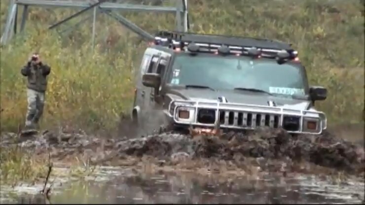 VIDEO: Hummer H3 möllab mudas