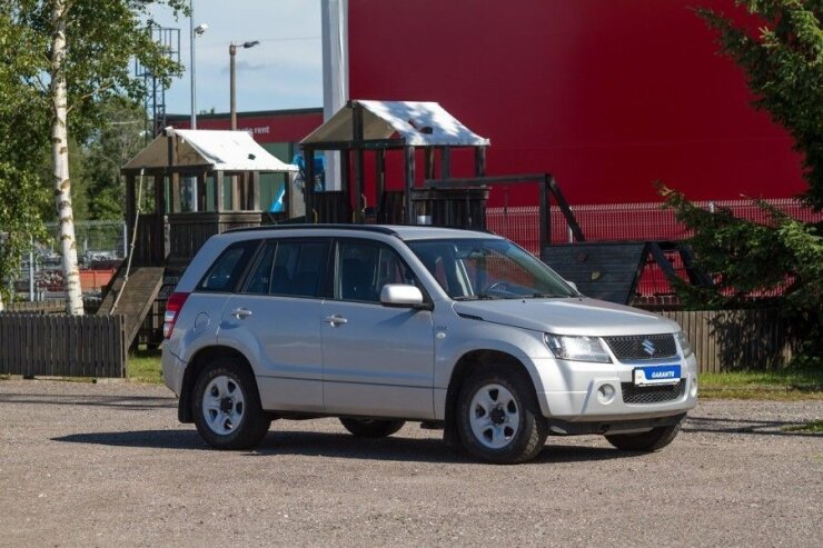 Suzuki Grand Vitara: tugev auto ka metsas sõitmiseks