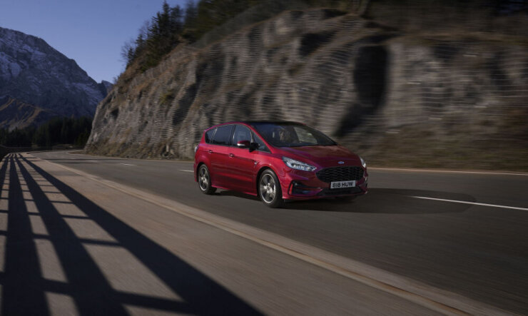 Ford valmistas S-Maxist hübriidi