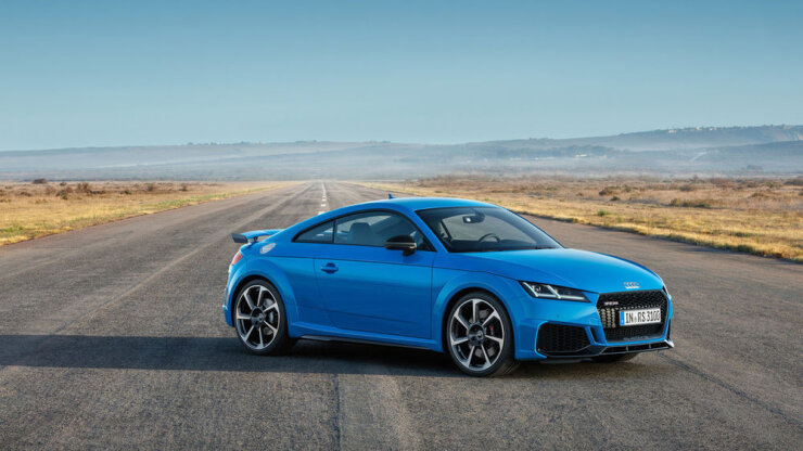 Audi TT RS uueneb