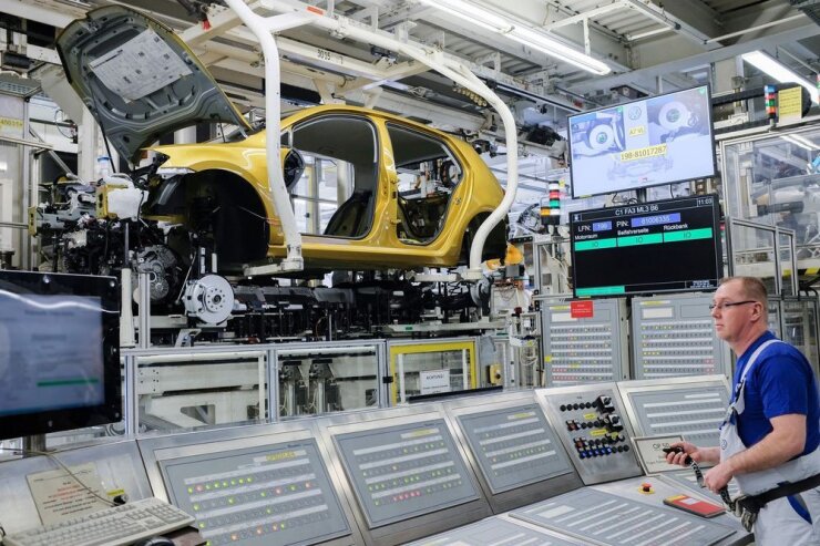 Volkswagen vähendab Golfi tootmist