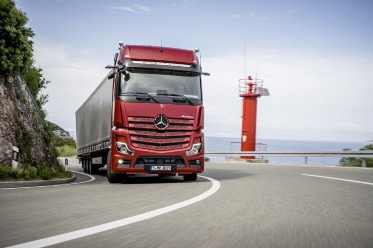 Mercedes värskendas Actrost