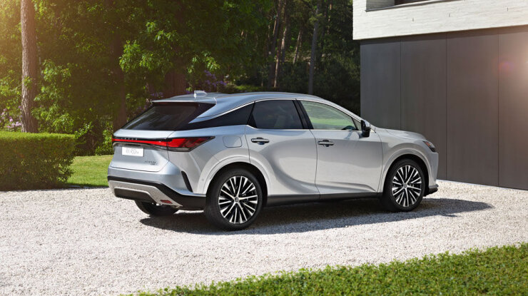 Uus Lexus RX jõudis müügisalongidesse
